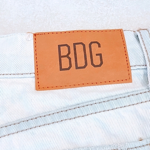 URBAN OUTFITTERS DROPPED WAIST DESTROY SHORTS WOMEN'S SIZE 26 - Picture 7 of 8